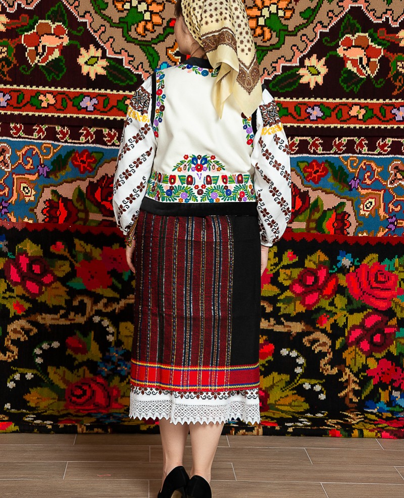 Costum popular femeie  cu ilic – Daniela