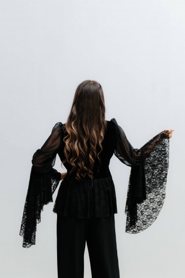 Bluză Gina cu broderie albastră Bluză Gina cu broderie albastră