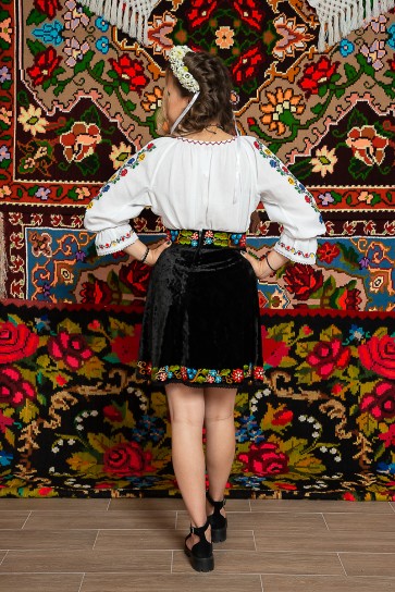 Ie - Sanziana Ie - Sanziana